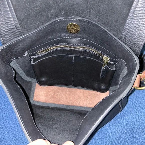 Will Leather Goods Women’s Black Seneca Crossbody Bag - Picture 4 of 6